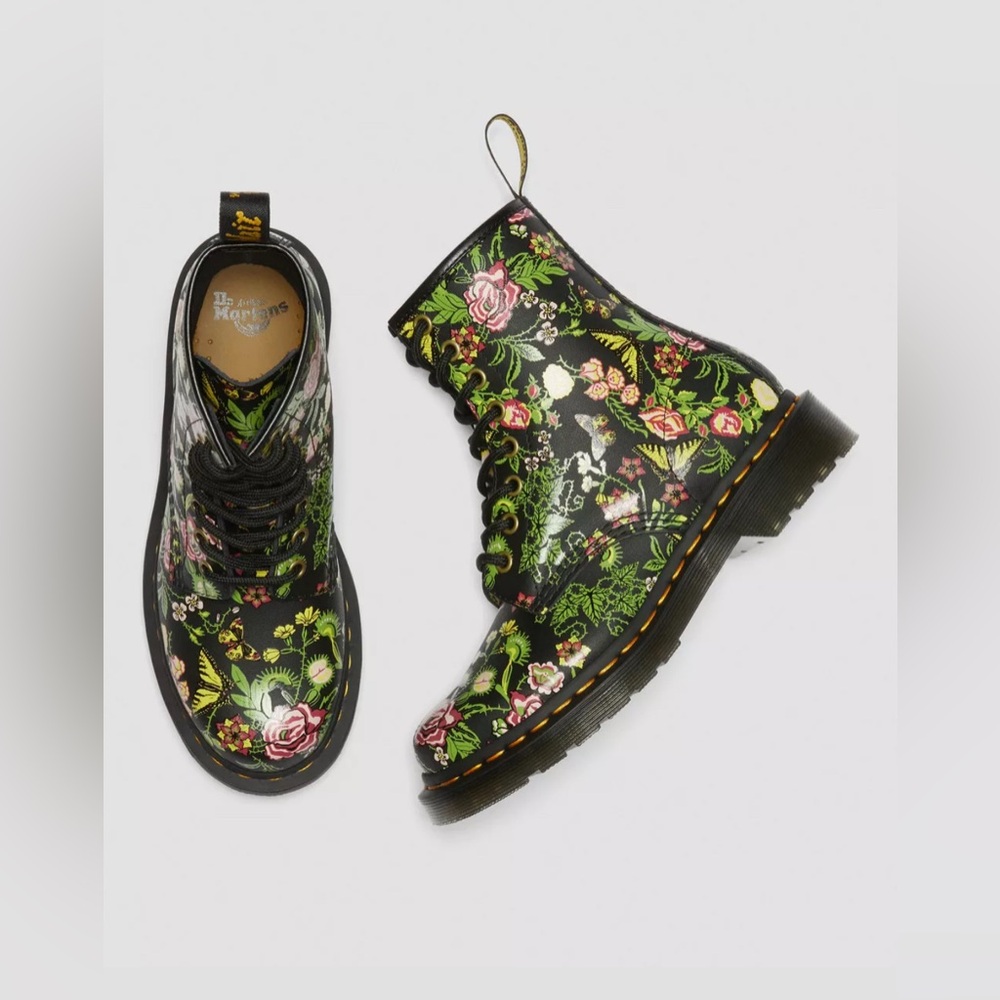 NEW Dr. Martens Women's 1460 Bloom Leather 8 Eye Boots, Black, Size 7 - Picture 7 of 9